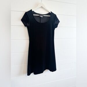 Vintage - Finally Black Velvet Mini Dress - Short Sleeve - Size M